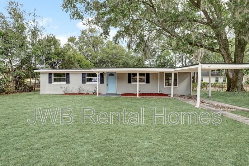 9721 Aberdare Ave W - Photo 2 of 23