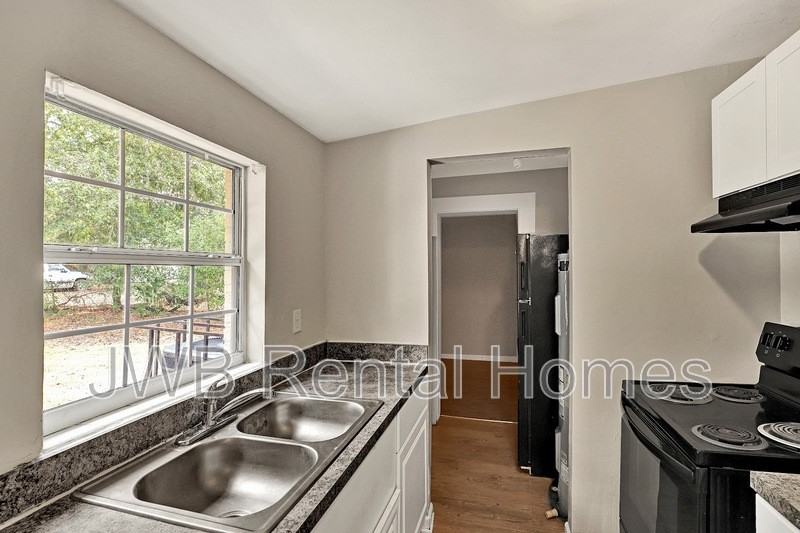 9721 Aberdare Ave W - Photo 5 of 23