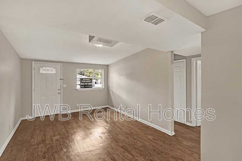 9721 Aberdare Ave W - Photo 6 of 23