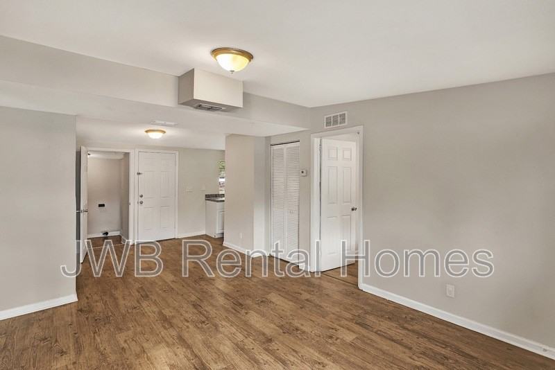 9721 Aberdare Ave W - Photo 7 of 23