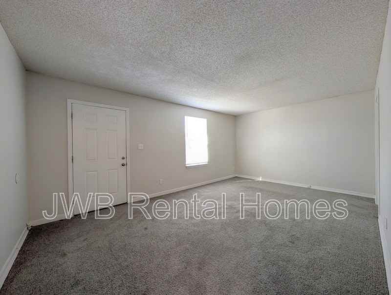 9205 Norfolk Blvd - Photo 5 of 16