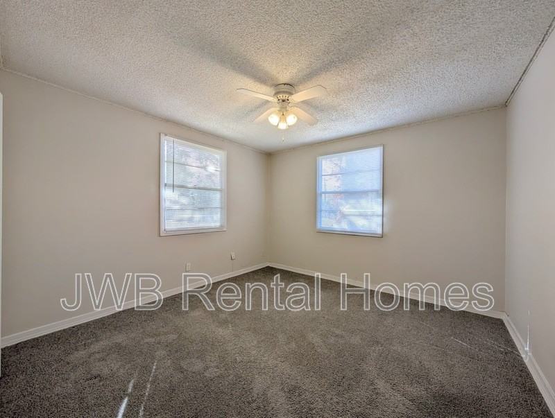 9205 Norfolk Blvd - Photo 7 of 16