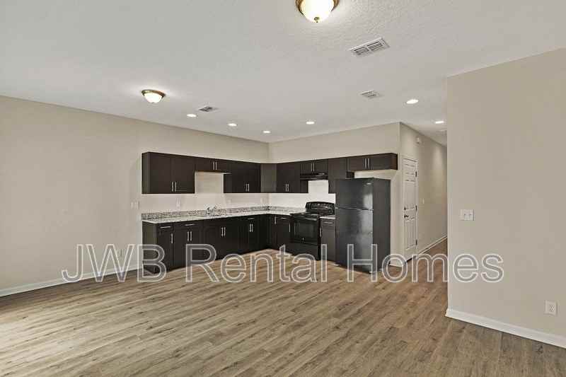 6028 Carolines Ct - Photo 3 of 17