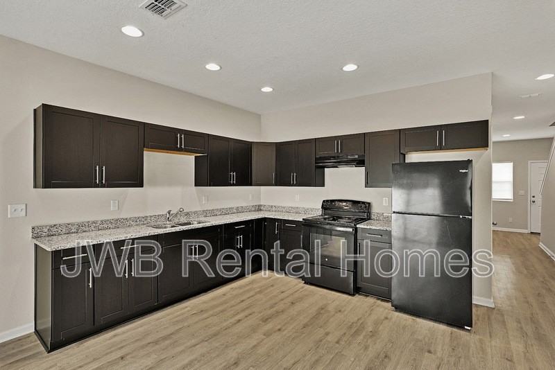 6028 Carolines Ct - Photo 4 of 17