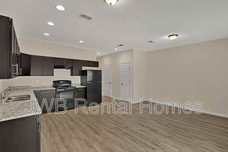 6028 Carolines Ct - Photo 5 of 17