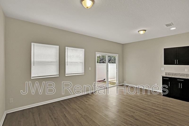 6028 Carolines Ct - Photo 6 of 17