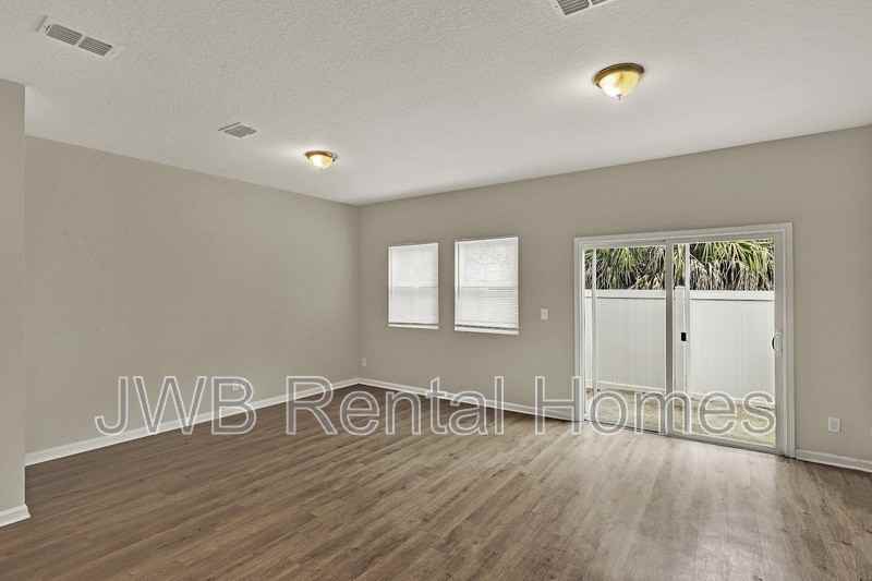 6028 Carolines Ct - Photo 7 of 17