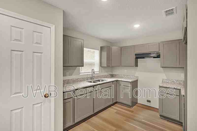 6244 Coolidge St - Photo 5 of 24