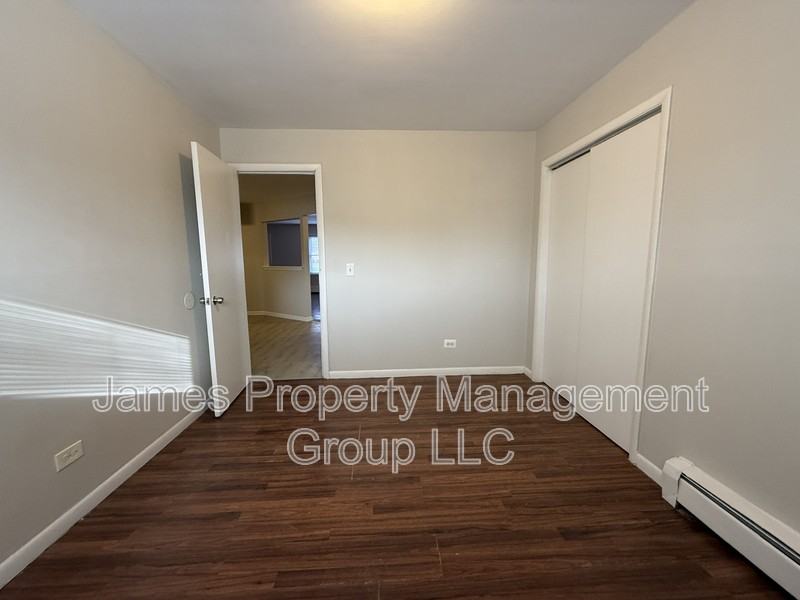 1119 E Algonquin Rd - Photo 7 of 22