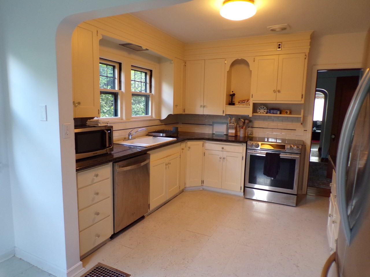 4621 Ne Royal Ct #1 - Photo 2 of 25