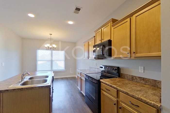 7071 Shadesbrook Cir - Photo 4 of 19