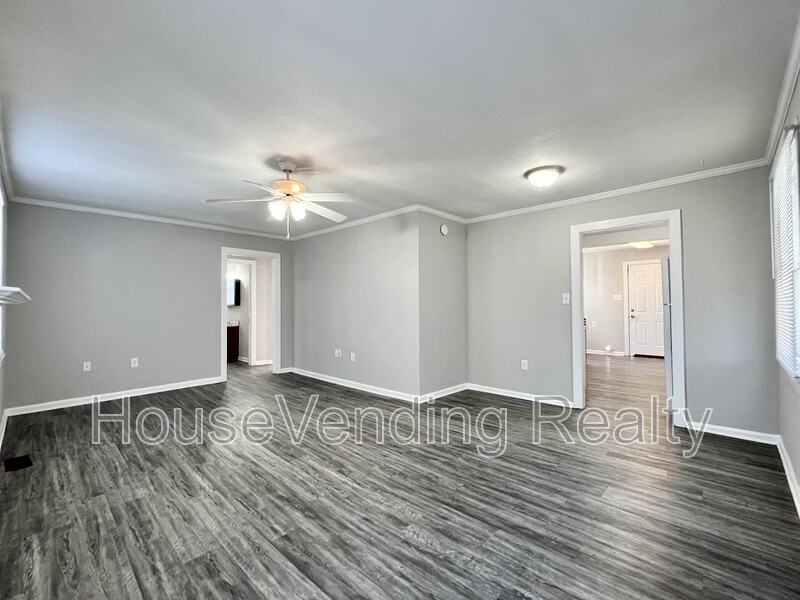 1755 Dalton St - Photo 2 of 19