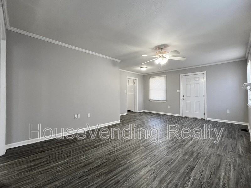 1755 Dalton St - Photo 3 of 19