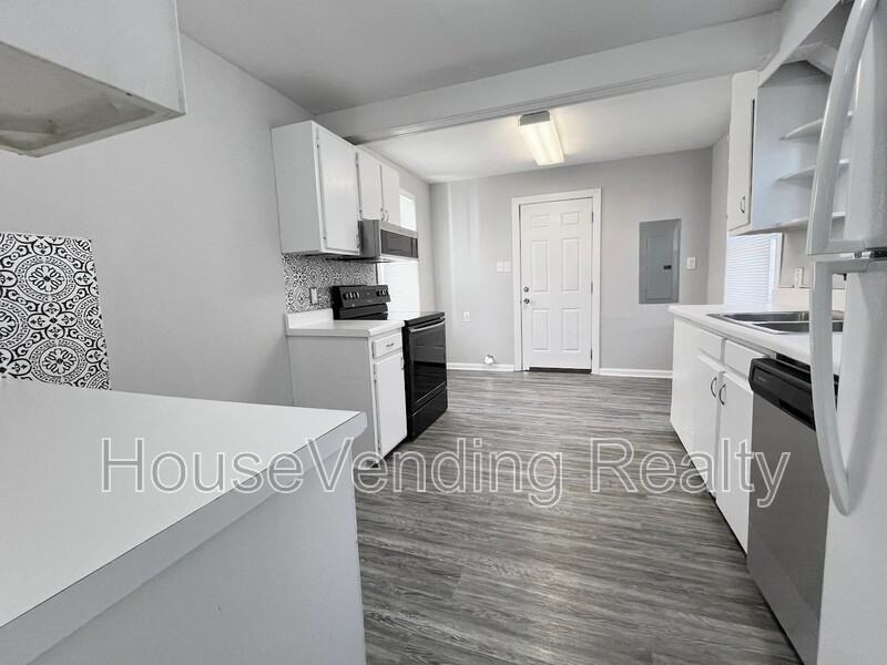 1755 Dalton St - Photo 6 of 19