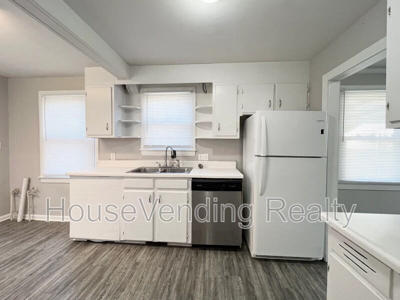 1755 Dalton St - Photo 7 of 19