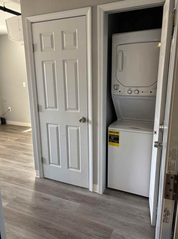 1910 S Pine St #D204 - Photo 3 of 8