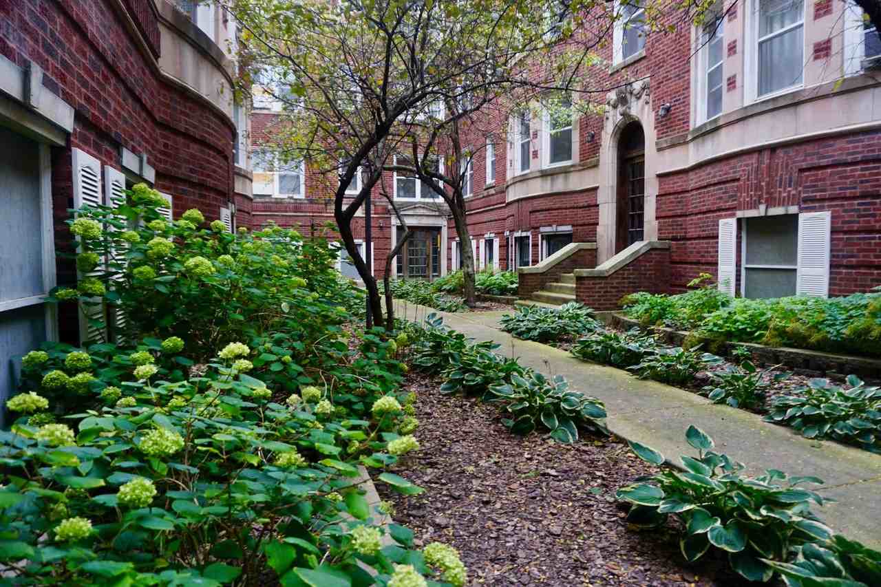 Kenmore Courts - Photo 3 of 41