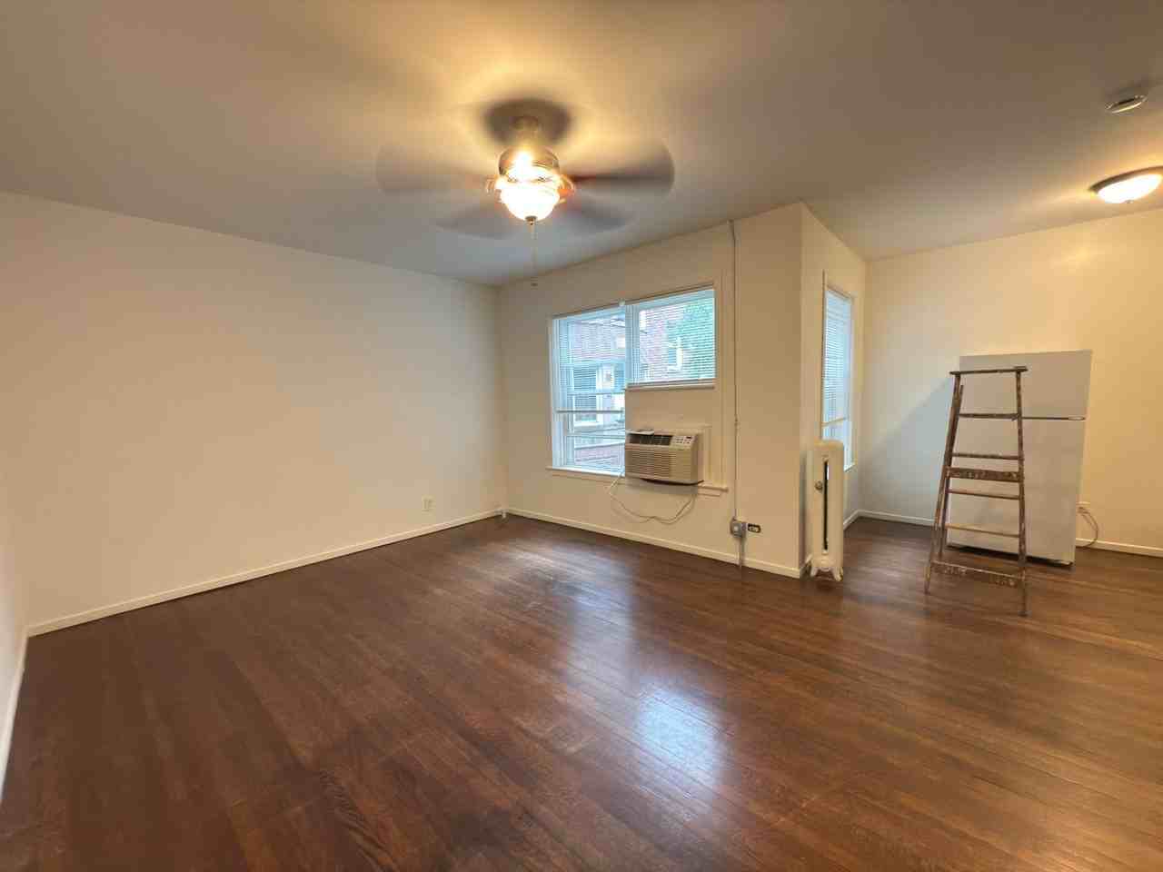 Kenmore Courts - Photo 4 of 41