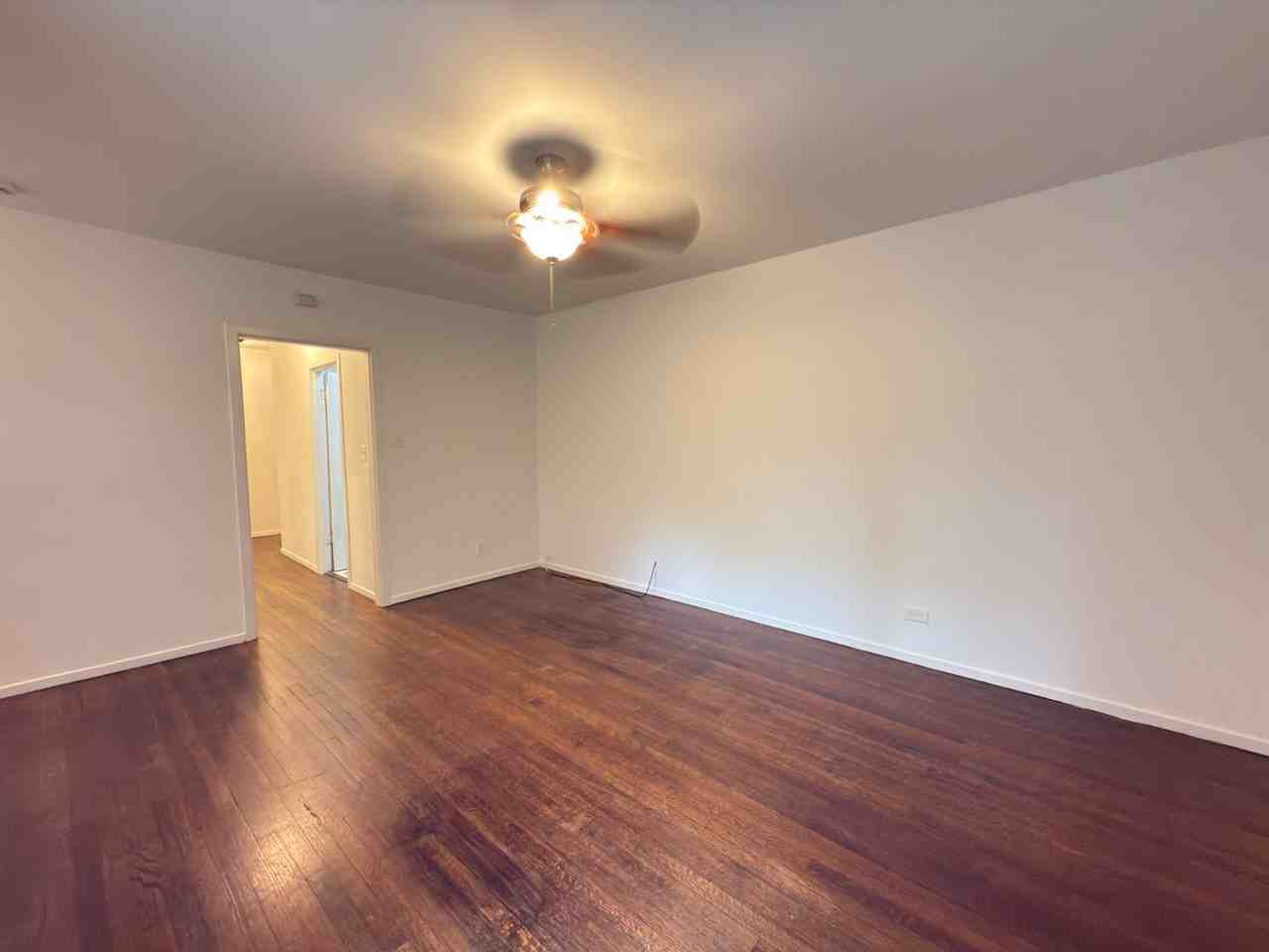 Kenmore Courts - Photo 5 of 41