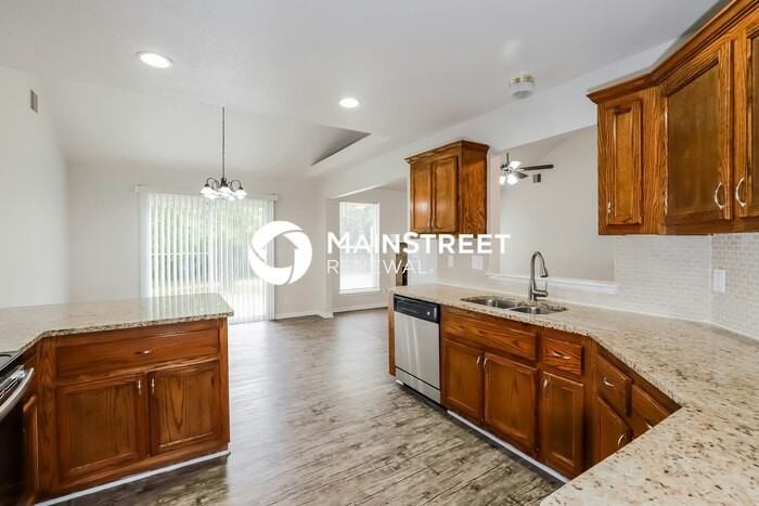 7303 Oak St - Photo 6 of 18