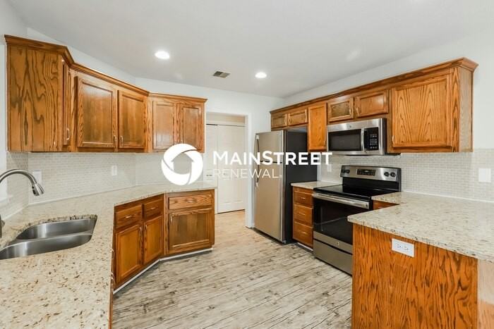 7303 Oak St - Photo 7 of 18