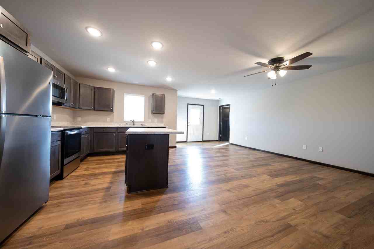 669 4th Circle Dr Se #1 - Photo 4 of 23