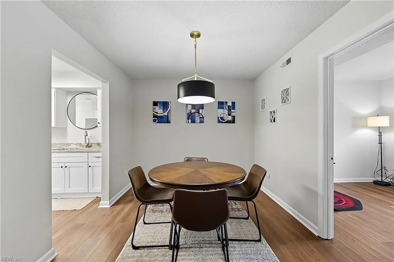 5025 Clairmont Ct - Photo 4 of 21