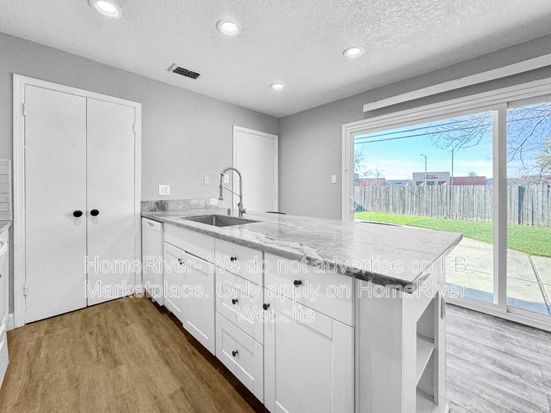 6013 Keats Cir - Photo 3 of 21