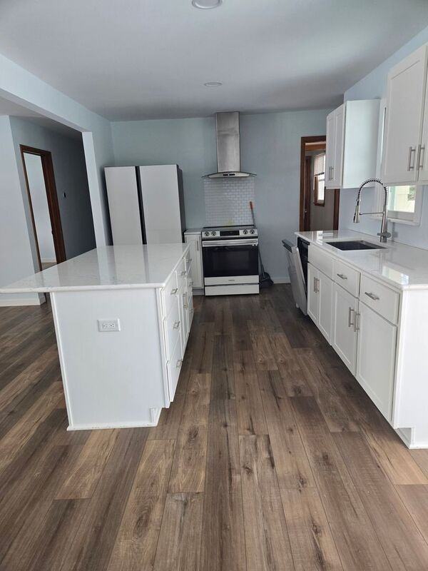 4656 Ensign Ave N - Photo 4 of 16