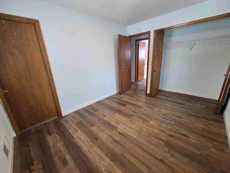 4656 Ensign Ave N - Photo 6 of 16