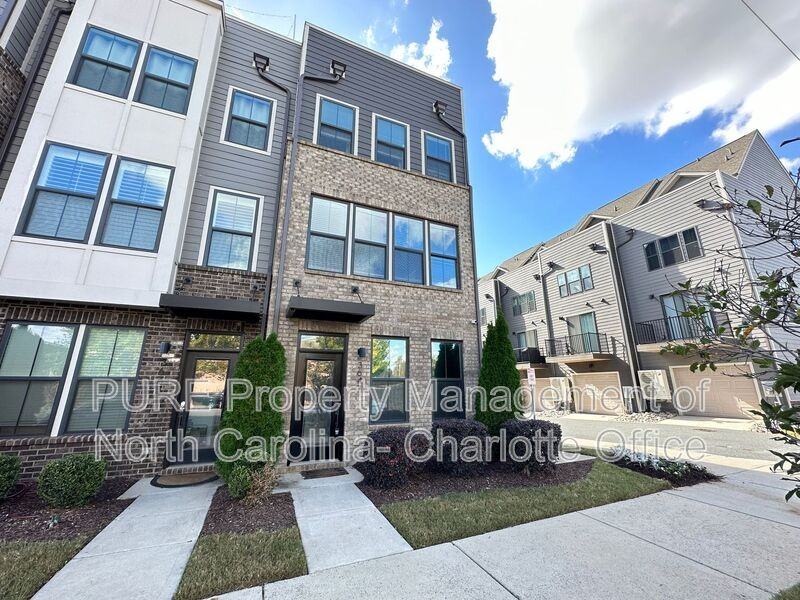 3647 Tryclan Dr - Photo 2 of 29