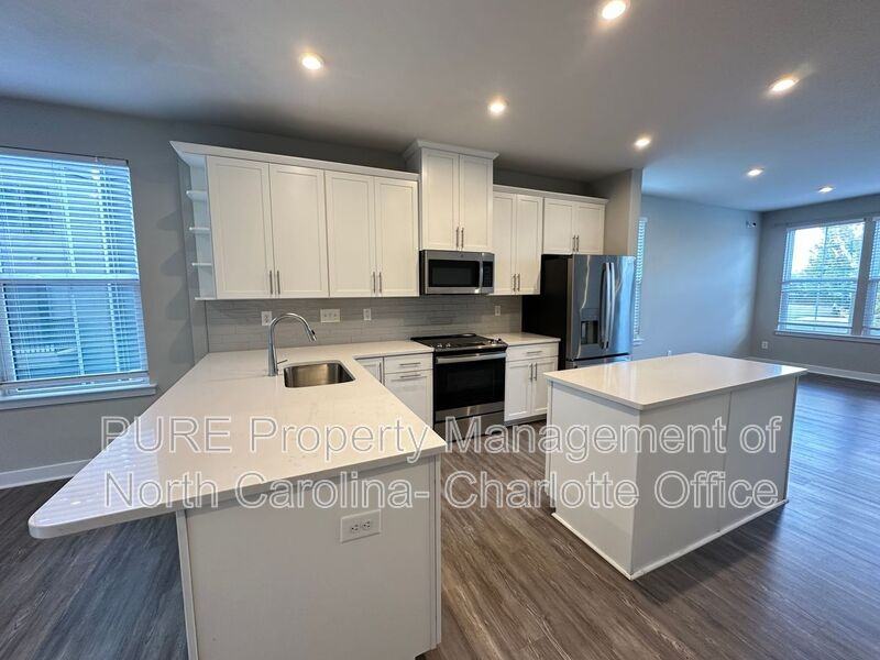 3647 Tryclan Dr - Photo 4 of 29