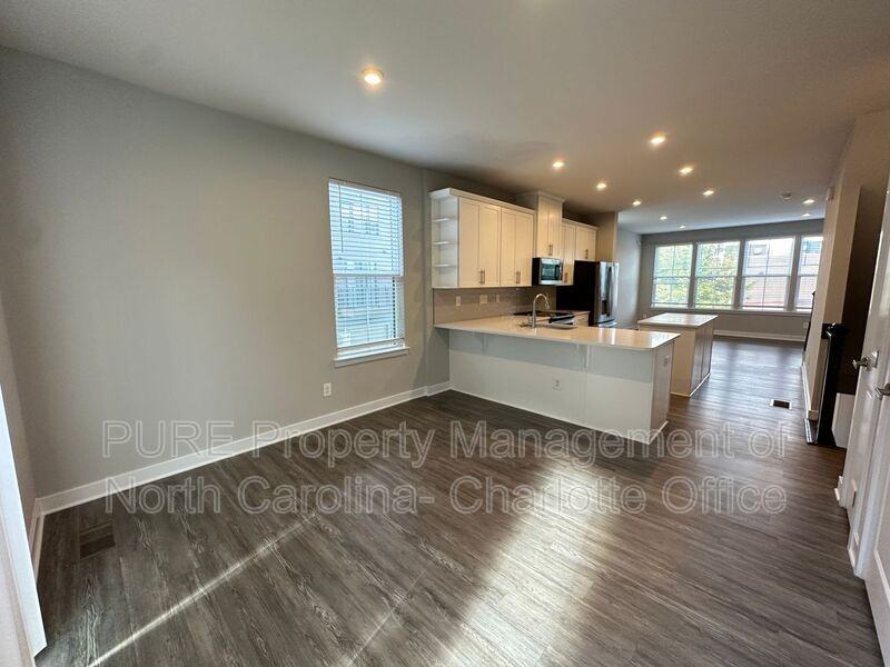 3647 Tryclan Dr - Photo 7 of 29