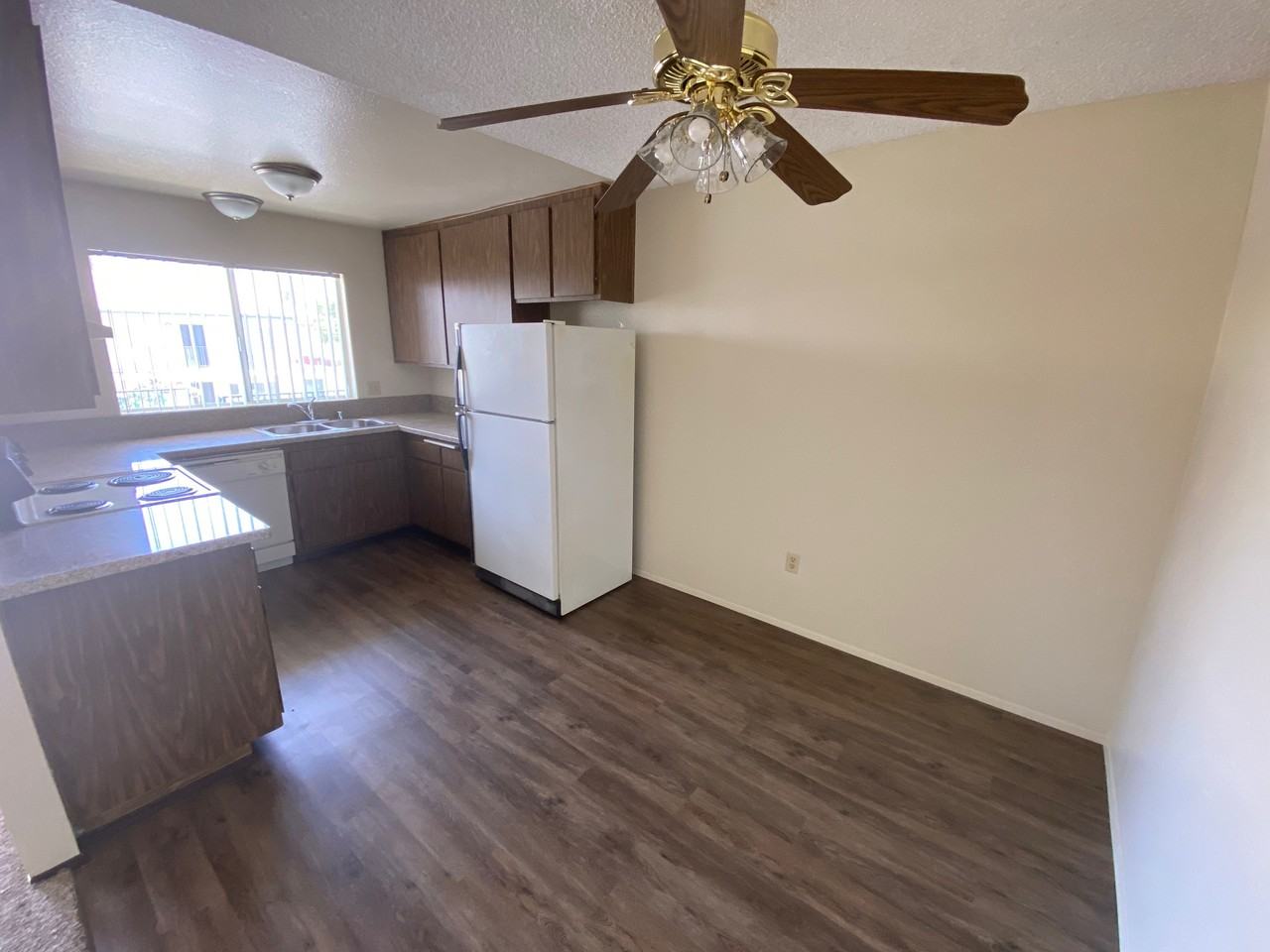 998 South Mollison Avenue #12 - Photo 3 of 19