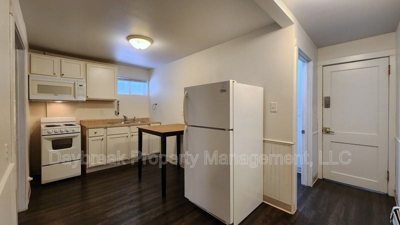 611 9th Ave N - Photo 4 of 14