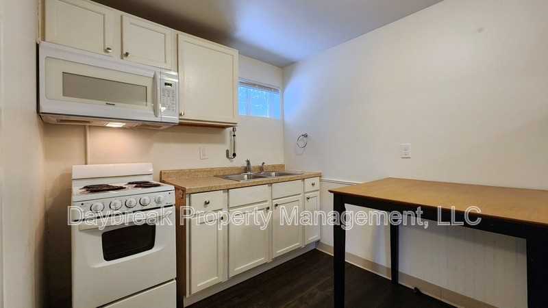 611 9th Ave N - Photo 5 of 14