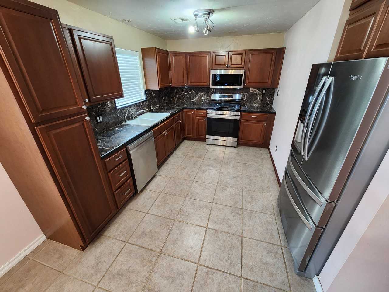 729 E 22nd St #1 - Photo 4 of 15