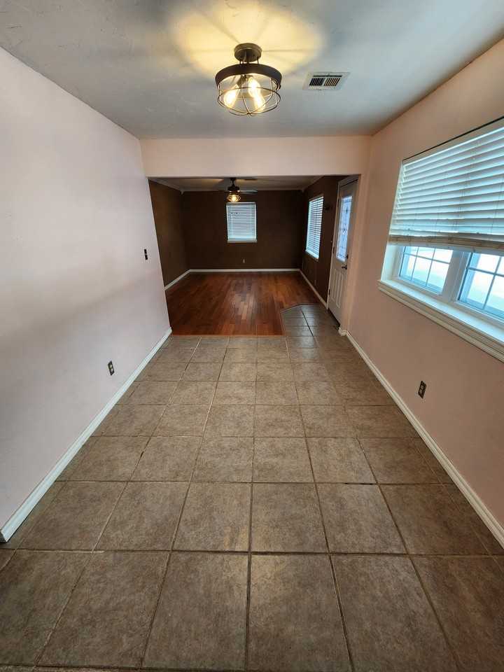 729 E 22nd St #1 - Photo 5 of 15