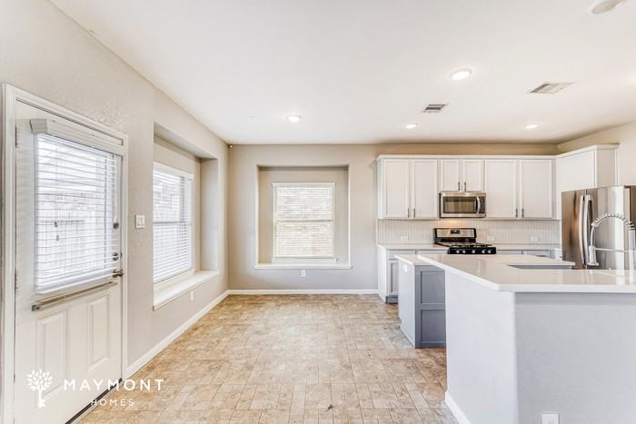 5203 Bay Ln - Photo 7 of 16