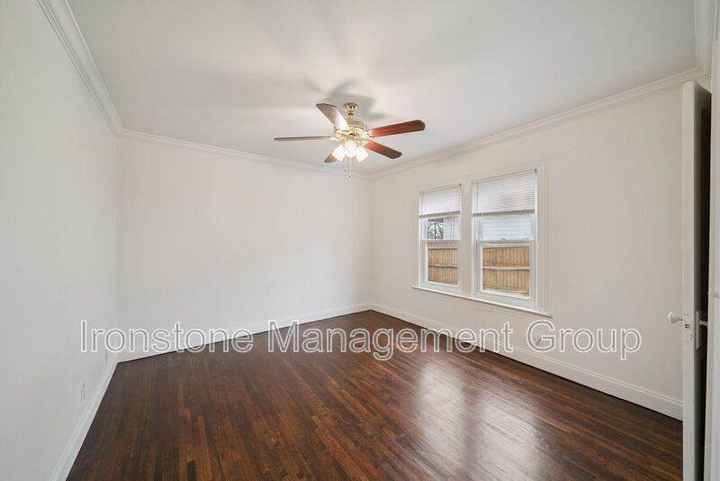 2119 W 40th St - Photo 5 of 16