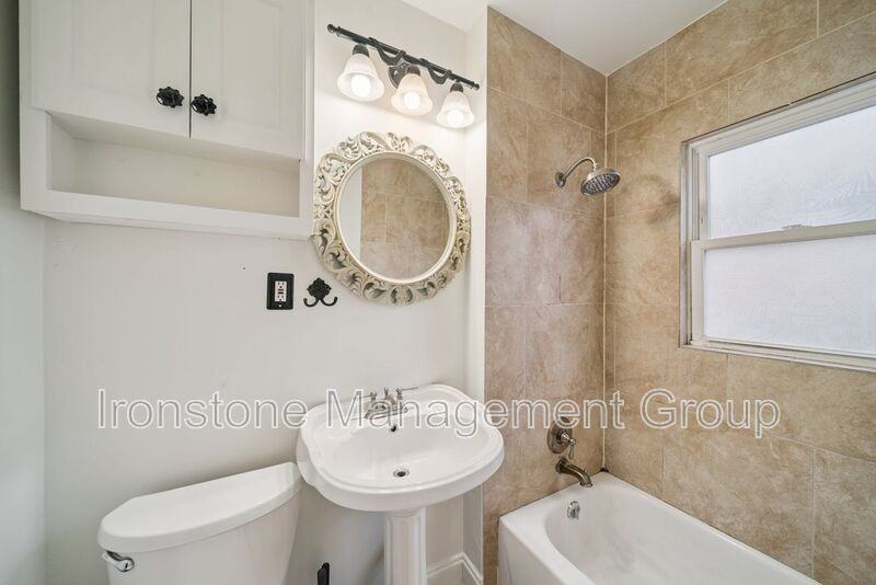 2119 W 40th St - Photo 6 of 16