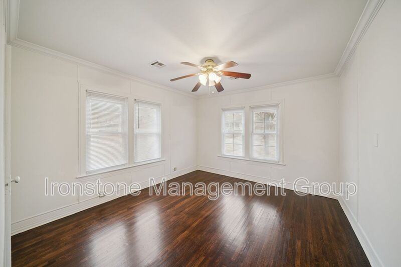 2119 W 40th St - Photo 7 of 16