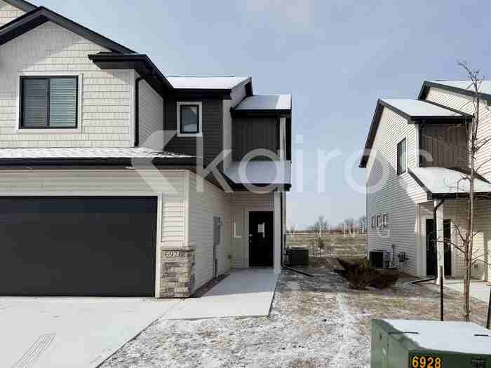 6928 Holly Ct - Photo 2 of 28