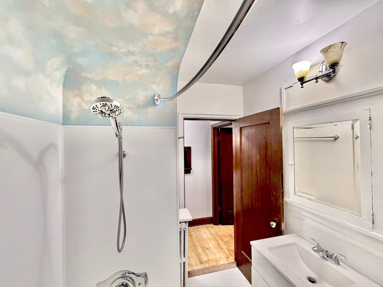 Kelly Arms Apartments - Photo 4 of 20