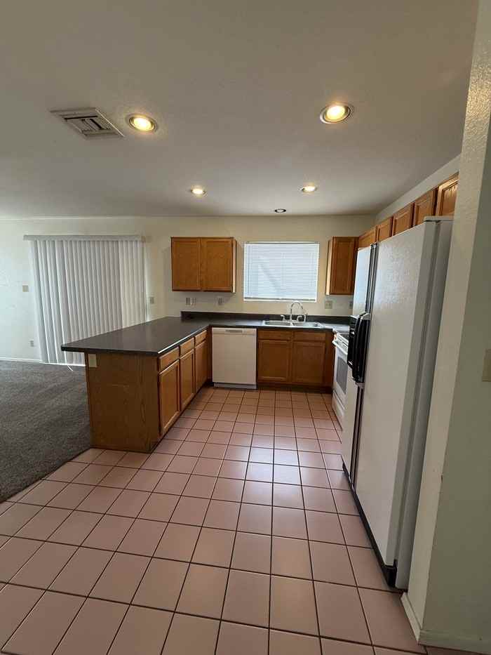 3079 W Windsor Crest Pl - Photo 5 of 23