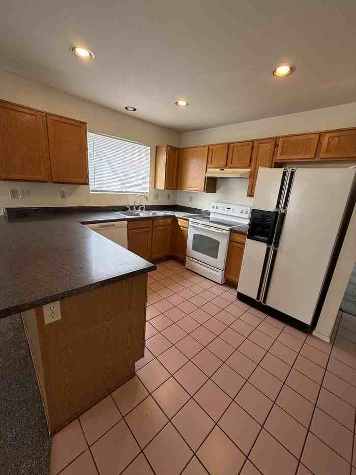 3079 W Windsor Crest Pl - Photo 6 of 23