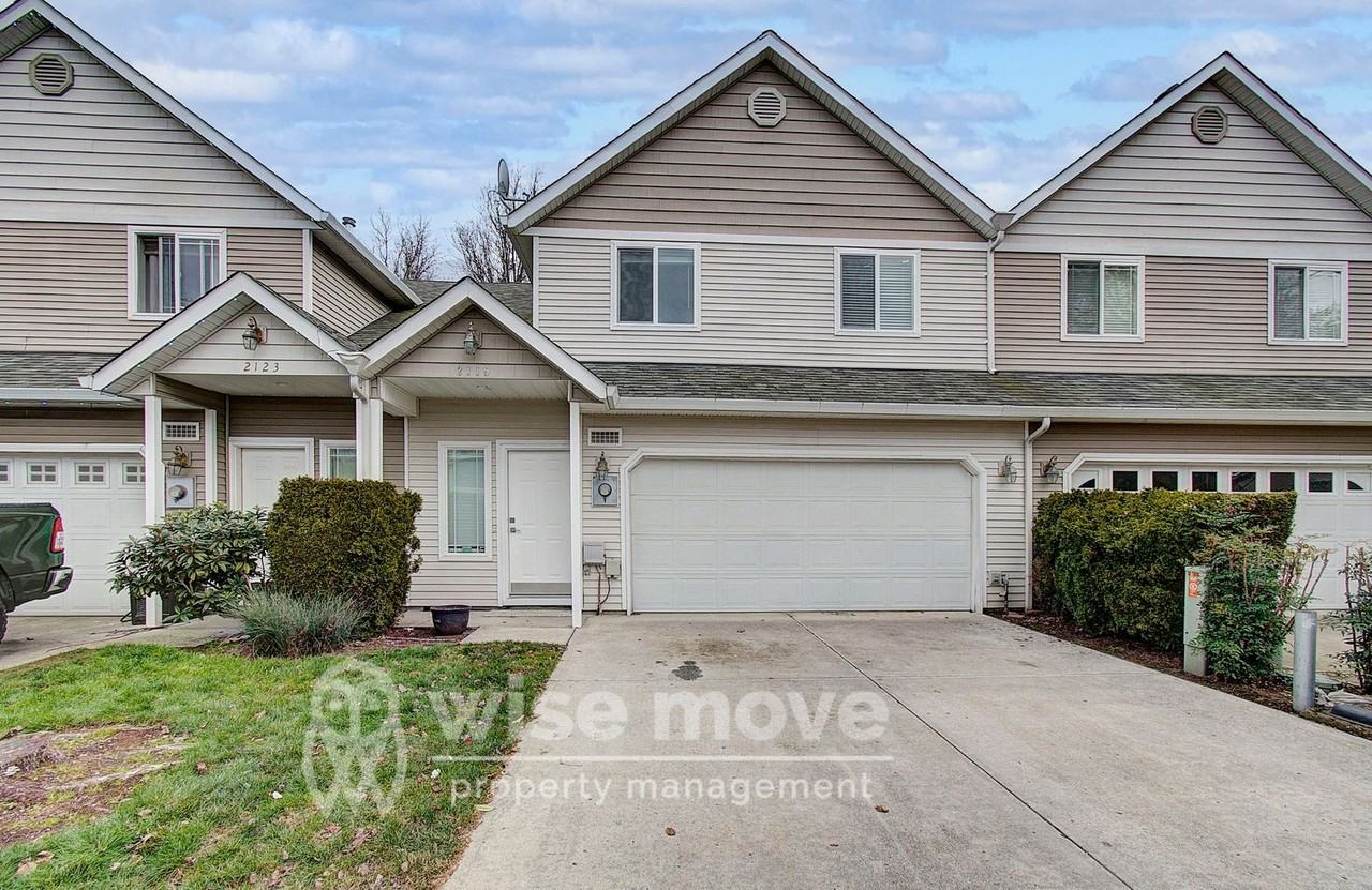 2119 Ne 163rd Ave - Photo 2 of 31