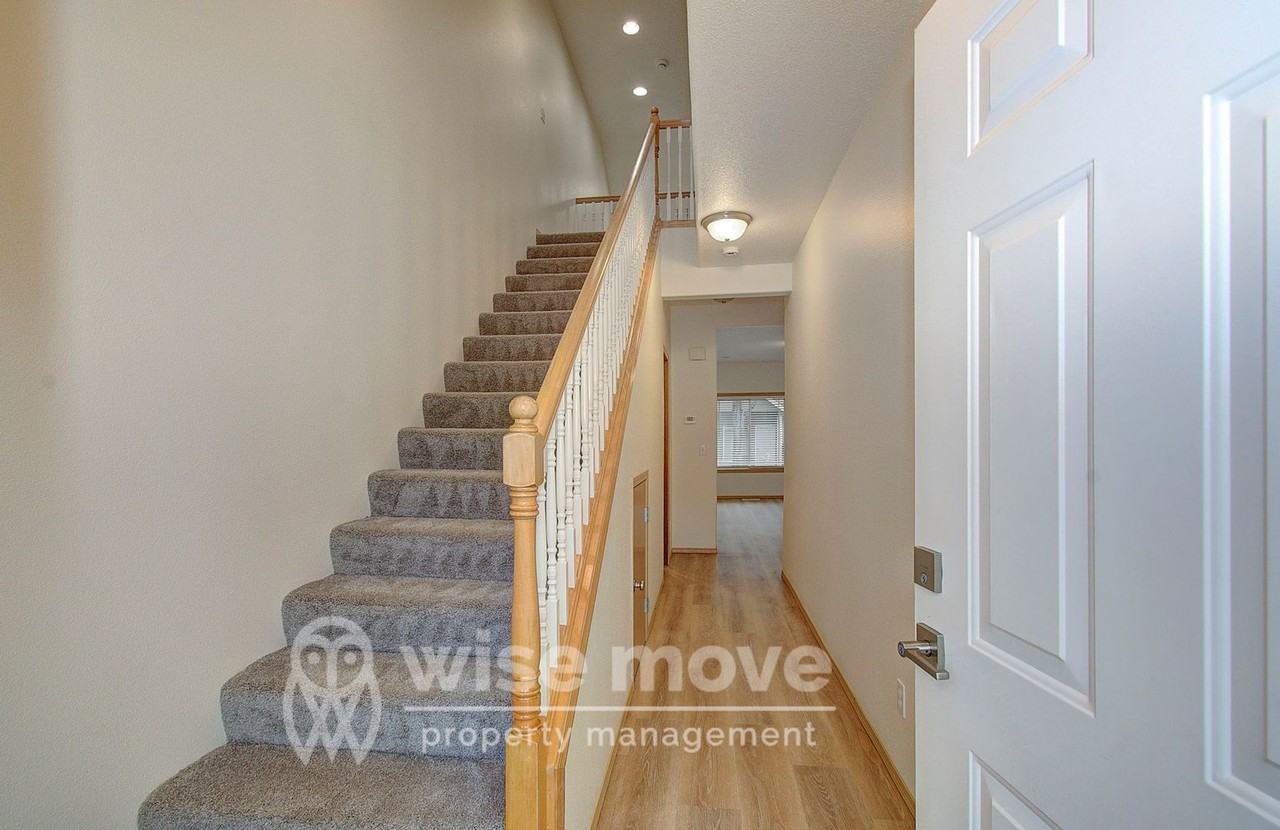 2119 Ne 163rd Ave - Photo 3 of 31