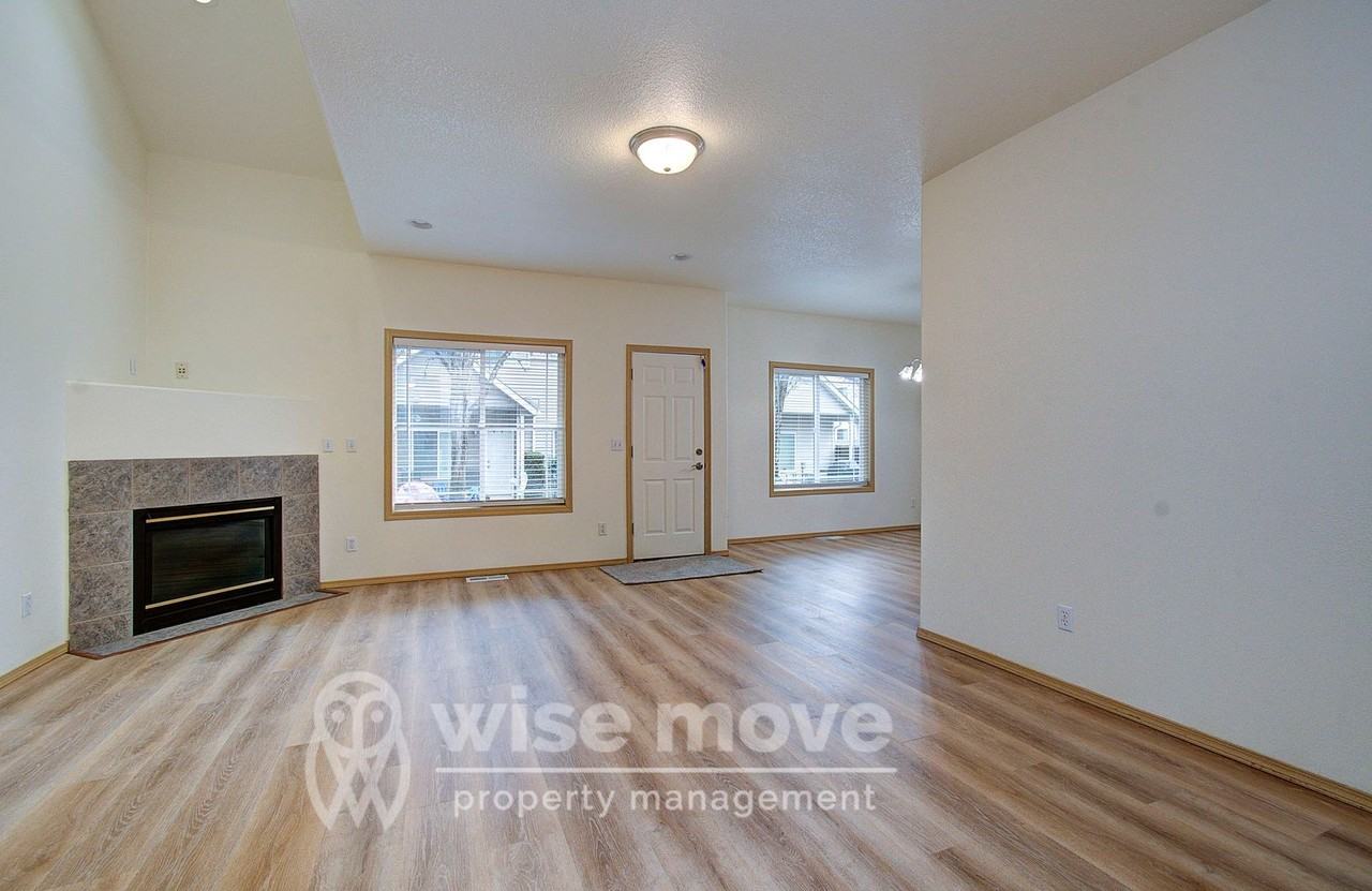 2119 Ne 163rd Ave - Photo 5 of 31