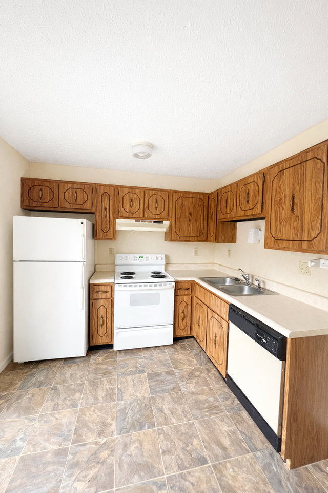 2036 Essex Dr #2036 - Photo 3 of 8